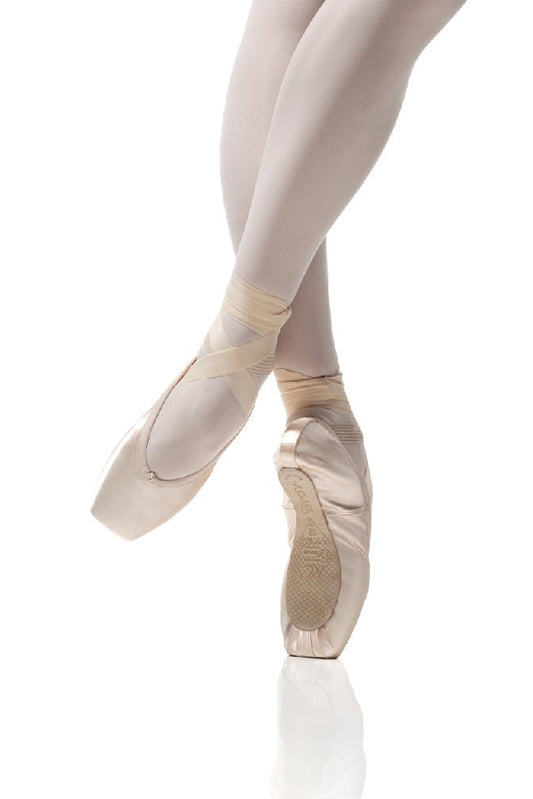 R-Class Crescenda Pointe Shoe - M Shank, CL60
